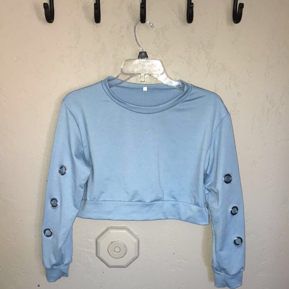 cropped blue shirt